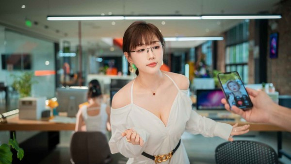 完蛋我被美女包围了之前传手游截图5